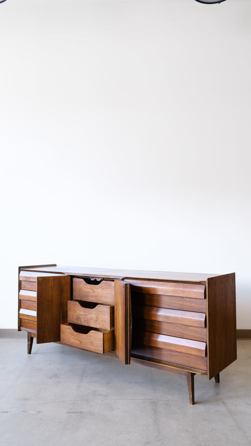 First Edition 9 Drawer Dresser by Lane