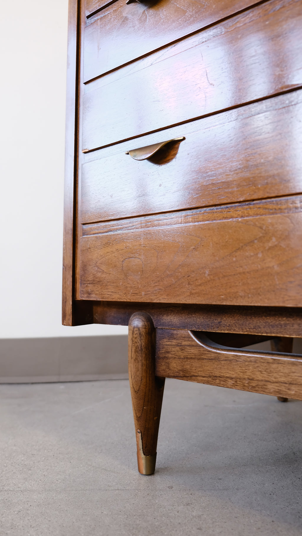Mainline 5 Drawer Tall Dresser By Hooker