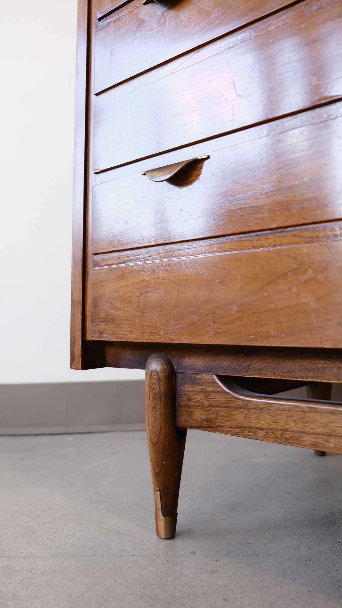 Mainline 5 Drawer Tall Dresser By Hooker