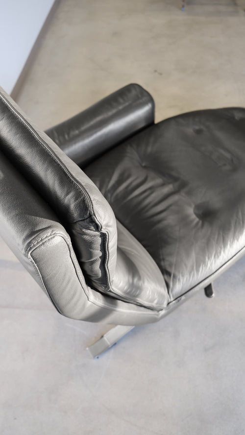 Italian Postmodern Leather Chaise Recliner